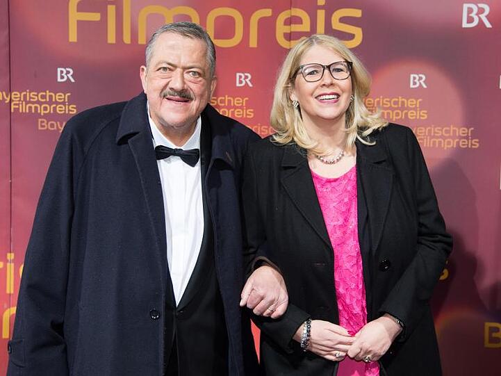 Der Schauspieler Joseph Hannesschläger und Ehefrau Bettina Geyer. Foto: Tobias Hase/dpa/Archivbild