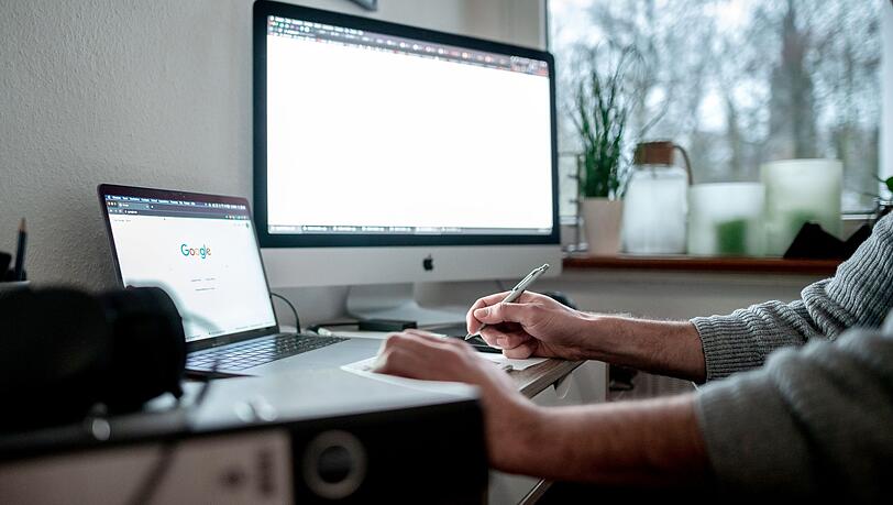 Besonders beliebt ist Homeoffice bei IT-Dienstleistern, Unternehmensberatern und bei Angestellten in der Werbung und Marktforschung.
