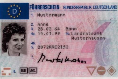 Der neue EU-Führerschein: Jeder kann ihn lesen - nur die Führerscheinbehörde braucht aufgrund einer Vorschrift Übersetzer.