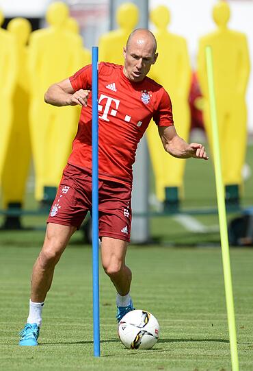 Zweikampf, Kraft, Ausdauer: So schuften die Bayern-Stars beim öffentlichen Training an der Säbener Straße.