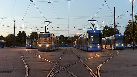 Die Tram ist bereit – Bund und Länder auch? Im Mai soll das 9-Euro-Ticket Gesetz werden. Noch sind aber Fragen offen.