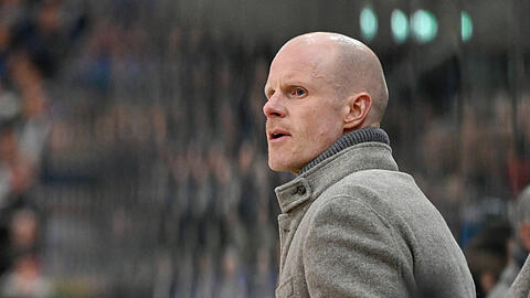 "Die Partie gegen Innsbruck ist fast wie ein kleines Derby, auf das sich sicherlich auch unsere Fans sehr freuen", sagt EHC-Coach Toni Söderholm.
