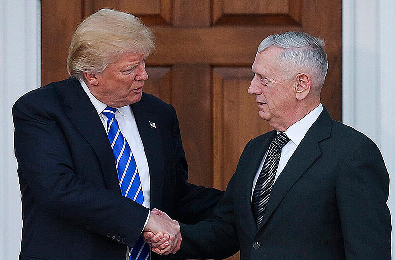 Trump mit seinem designierten Pentagon-Chef: Der künftige US-Verteidigungsminister sagte, die Nato sei das erfolgreichste Militärbündnis der modernen Geschichte.