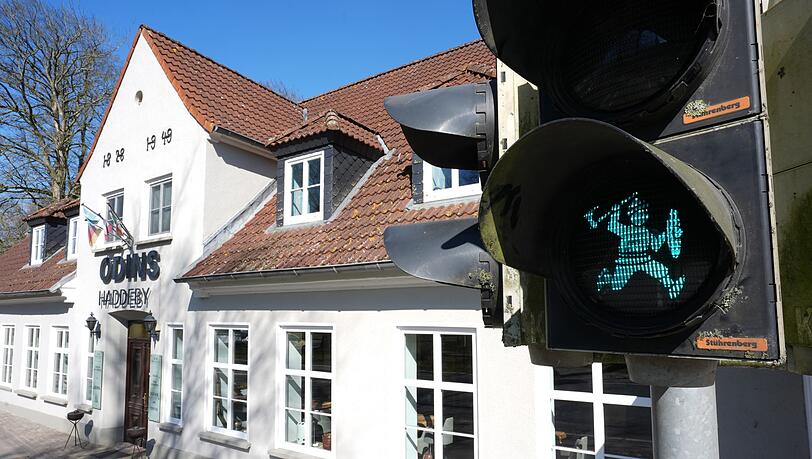 Die Idee stammt aus Dänemark, wo es ebenfalls eine Wikingerampel gibt.
