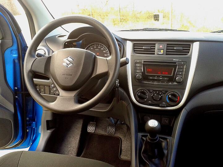 Das Interieur des Celerio: Passt alles und liegt gut zur Hand, die Materialien sind zweckmäßig und ordentlich verarbeitet.