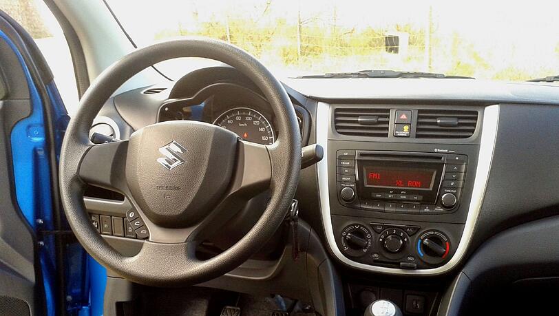 Das Interieur des Celerio: Passt alles und liegt gut zur Hand, die Materialien sind zweckmäßig und ordentlich verarbeitet. Das Interieur des Celerio: Passt alles und liegt gut zur Hand, die Materialien sind zweckmäßig und ordentlich verarbeitet.