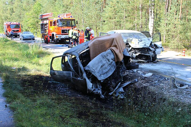 Das Geschlecht der Person am Steuer des ersten Wagens war zunächst ebenso unklar wie die Identitäten der weiteren Beteiligten.