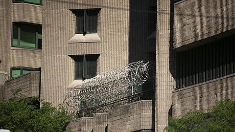 Stacheldraht am Metropolitan Correctional Center in Lower Manhattan.