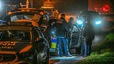 Ersten Erkenntnissen nach waren die Beteiligten Lastwagenfahrer.