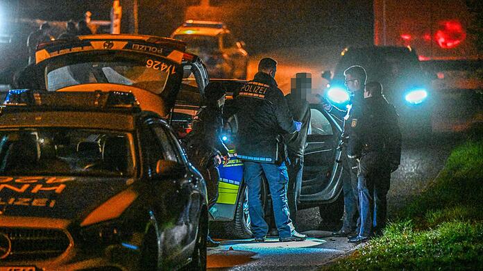 Ersten Erkenntnissen nach waren die Beteiligten Lastwagenfahrer.