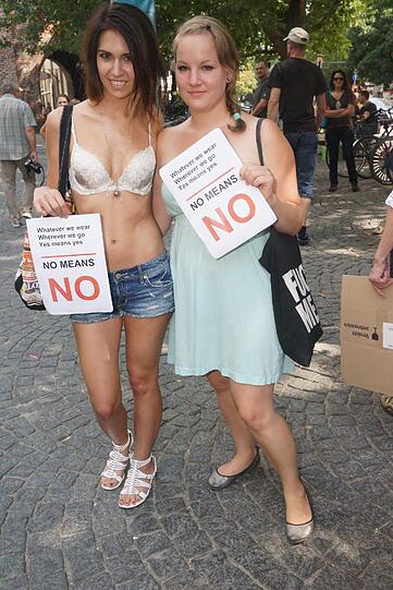 Beim Slutwalk wird in München und vielen anderen Städten gegen sexuelle Unterdrückung demonstriert: Hier die Bilder vom Sendlinger Tor.