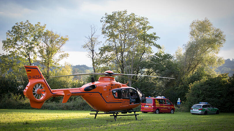 Bilder vom Notarzteinsatz am Tachinger See - die 63-Jährige ist gestorben, kurz nachdem sie ins Krankenhaus.