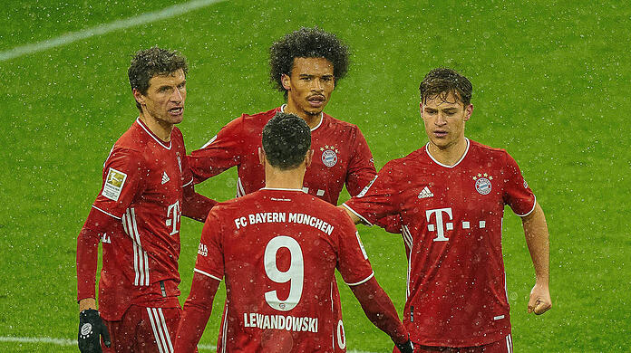 Der FC Bayern erkämpfte sich im Fröttmaninger Schneetreiben gegen den SC Freiburg drei Punkte - und konnte sich dabei auf ein Trio besonders verlassen.