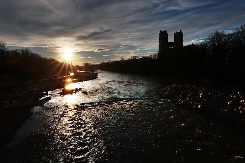 Der Sonnenuntergang von der Reichenbachbrücke fotografiert.
