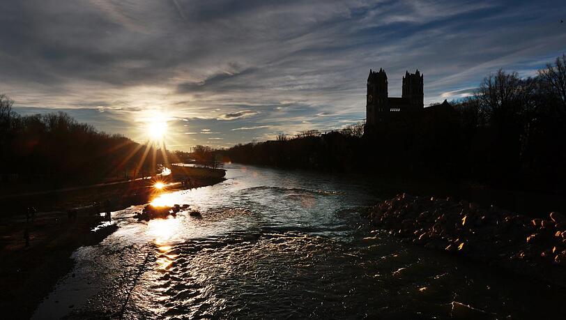 Der Sonnenuntergang von der Reichenbachbrücke fotografiert. Der Sonnenuntergang von der Reichenbachbrücke fotografiert.