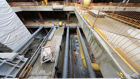 Der "Canyon": 22 Meter geht’s hier in die Tiefe. Und es wird weiter gegraben: 41 Meter  unter der Erde wird die neue S-Bahnhaltestelle der 2. Stammstrecke gebaut.