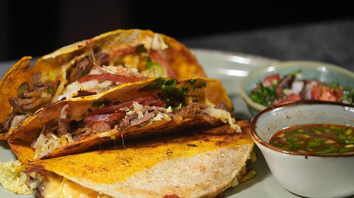 Im Maisha’s Kitchen gibt es unter anderem Tacos.