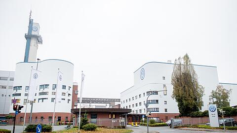 F&uuml;r das VW-Werk in Osnabr&uuml;ck mit rund 2.300 Besch&auml;ftigten ist die Zukunft wegen auslaufender Produktionsauftr&auml;ge ungewiss. (Archivbild)