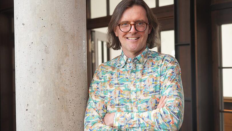 Unterstützung beim Redenschreiben bekommt Stephan Zinner von Co-Autor Martin Zeltner. Der ist kurzfristig für den erkrankten Thomas Lienenlüke eingesprungen. Unterstützung beim Redenschreiben bekommt Stephan Zinner von Co-Autor Martin Zeltner. Der ist kurzfristig für den erkrankten Thomas Lienenlüke eingesprungen.