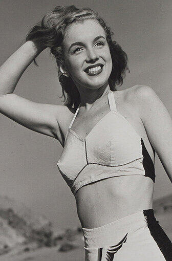 Marilyn Monroe wurde 1926 in Los Angeles geboren. Dieses Bild zeigt sie mit 19 Jahren. Dazwischen lag eine schwere Kindheit: Als Heranwachsende wurde Monroe herumgestoßen, kam in verschiedene Pflegefamilien und ins Waisenhaus.
