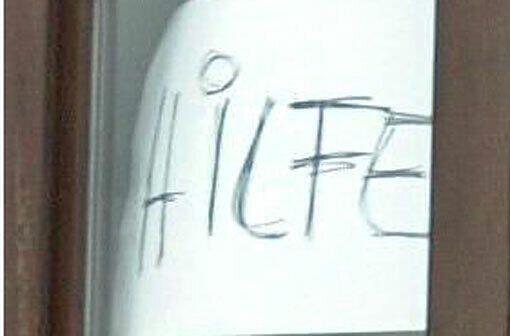 Zettel mit der Aufschrift "Hilfe" (Symbolbild)