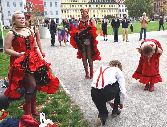 In der Münchner Innenstadt lieferten schwedische Studenten am Freitag ein Mordsspektakel! Die Bilder!