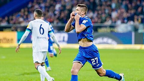 Hoffenheims Torschütze Andrej Kramaric jubelt über seinen Treffer gegen Schalke 04.