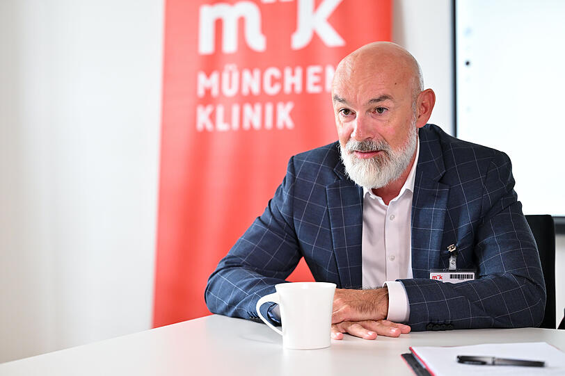 Klinik-Chef Götz Brodermann erklärt die Veränderungen, die bei der München Klinik anstehen. Klinik-Chef Götz Brodermann erklärt die Veränderungen, die bei der München Klinik anstehen.