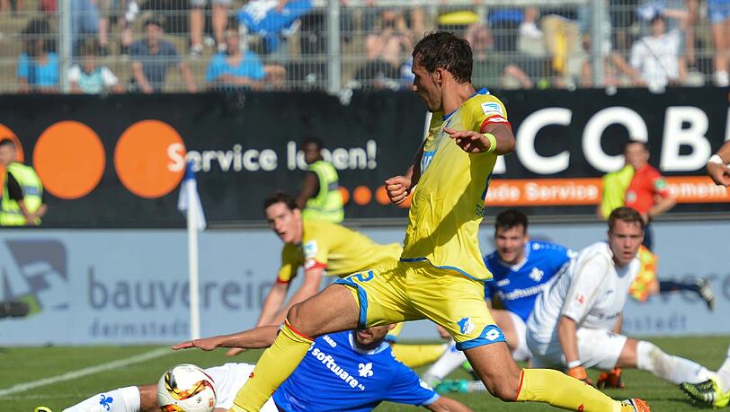 Richtig glücklich dürfte Kevin Kuranyi über seine Bundesliga Rückkehr noch nicht sein. Bislang traf der Stürmer der TSG Hoffenheim noch nicht ins Tor. Richtig glücklich dürfte Kevin Kuranyi über seine Bundesliga Rückkehr noch nicht sein. Bislang traf der Stürmer der TSG Hoffenheim noch nicht ins Tor.