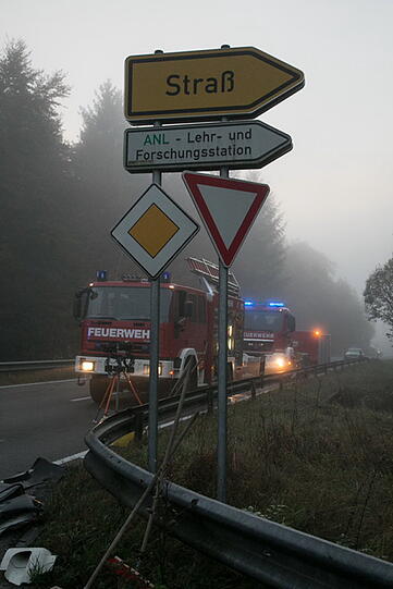 Schwerer Unfall im Morgennebel auf der B20 - die Bilder von der Bergung