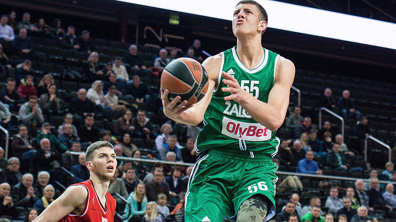 Isaiah Hartenstein (r) wurde von den Houston Rockets gedraftet.