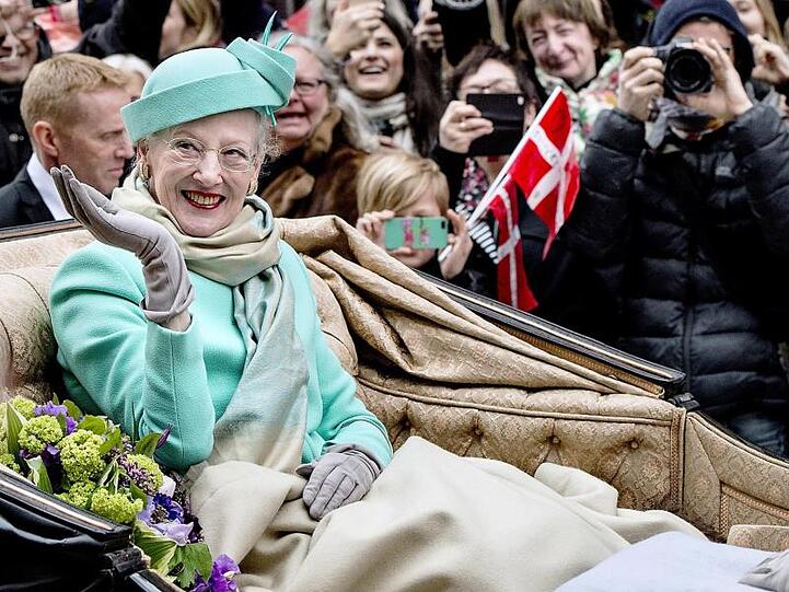 Königin Margrethe II. fuhr an ihrem 75. Geburtstag in einer offenen Kutsche durch die Stadt. Jetzt wird die Monarchin 80.