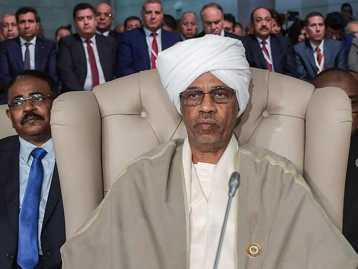 Awad Ibn Auf ist am Tag nach dem Putsch als Präsident des militärischen Übergangsrates zurückgetreten.