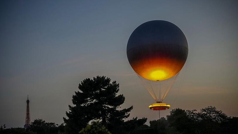Viele Menschen in Paris hatten sich gewünscht, dass der olympische Ballon wieder in die Stadt zurückkehrt.
