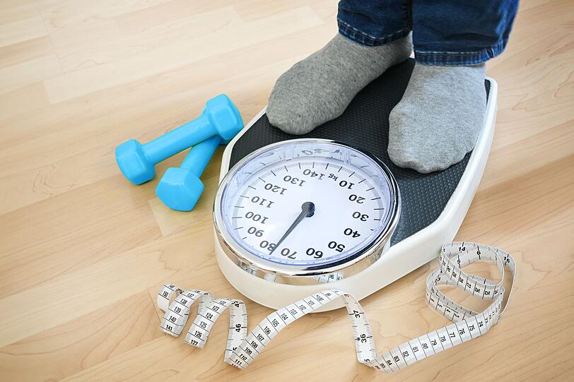 Die vielen Proteine machen lange satt und helfen, Heißhunger zu vermeiden. Das unterstützt das Abnehmen. Achten Sie darauf, täglich gleichbleibend viel Eiweiß zu essen und weniger Kohlenhydrate aufzunehmen. Eine proteinreiche Ernährung senkt außerdem das Diabetesrisiko. Aber wie lässt sich Hüttenkäse am besten genießen? Die vielen Proteine machen lange satt und helfen, Heißhunger zu vermeiden. Das unterstützt das Abnehmen. Achten Sie darauf, täglich gleichbleibend viel Eiweiß zu essen und weniger Kohlenhydrate aufzunehmen. Eine proteinreiche Ernährung senkt außerdem das Diabetesrisiko. Aber wie lässt sich Hüttenkäse am besten genießen?