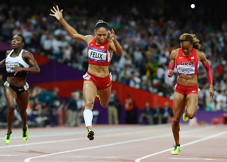 In 21,88 Sekunden siegte die Weltmeisterin von 2009 vor der 100-Meter-Olympiasiegerin Shelly-Ann
Fraser-Pryce (Jamaika), die 22,09 Sekunden lief. Dritte wurde
Carmelita Jeter (USA) in 22,14.