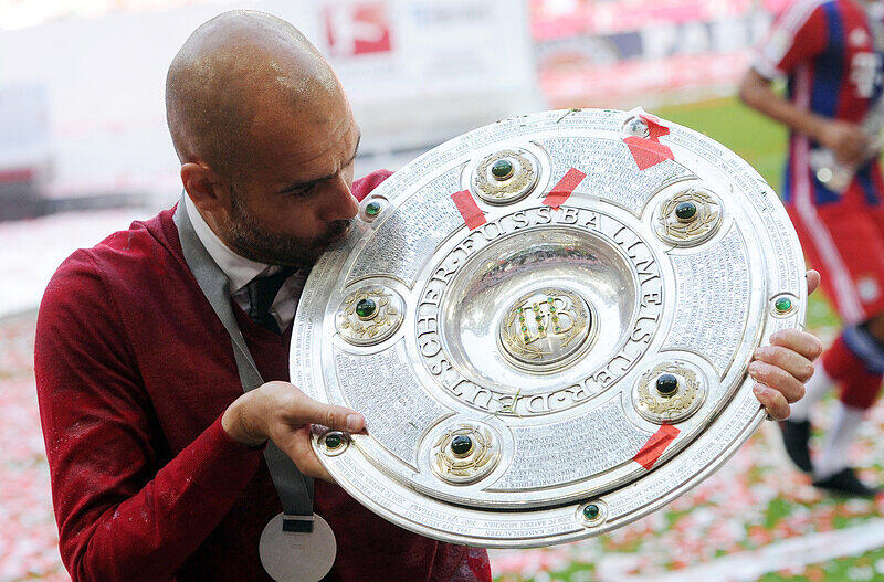 16 von 18 Bundesligatrainern glauben, dass auch dieses Jahr wieder Pep Guardiola mit seinen Bayern die Meisterschale holt.