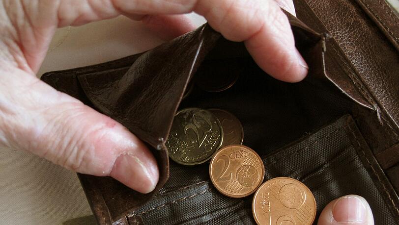 Immer weniger Sparer legen Geld auf die Seite. Immer weniger Sparer legen Geld auf die Seite.