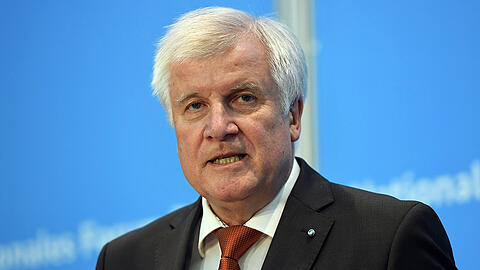 Seehofer geht davon aus, dass der CSU-Parteitag verschoben werden muss.