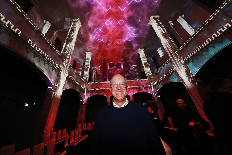 Der Pfarrer von St. Markus Olaf Stegmann vor der Installation.