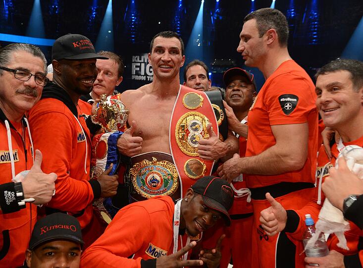 Der 36 Jahre alte Ukrainer Klitschko bezwang in Hamburg vor 15.000 Zuschauern seinen polnischen Herausforderer Mariusz Wach einstimmig nach Punkten und trägt damit weiter die WM-Gürtel der bedeutenden Verbände WBO, WBA und IBF. Für &bdquo;Dr. Steelhammer&ldquo; war es der 59. Sieg im 62. Profi-Kampf. Sehen Sie hier die besten Bilder des Abends.