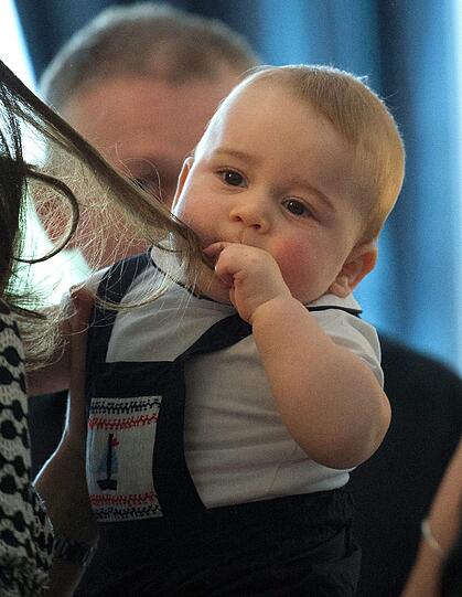 Royal Baby in der Krabbelgruppe. Der kleine Prinz schien sichtlich Spaß zu haben. Die süßen Fotos von der Krabbel-Party.