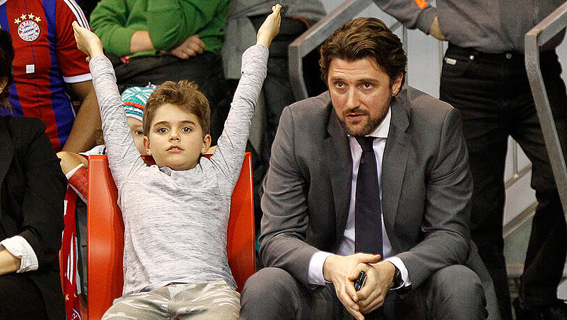 Dem Nachwuchs eine Chance: Sportdirektor Marko Pesic und Sohn Luca als Zuschauer der BBL-Partie FC Bayern gegen Eisbären Bremerhaven. Dem Nachwuchs eine Chance: Sportdirektor Marko Pesic und Sohn Luca als Zuschauer der BBL-Partie FC Bayern gegen Eisbären Bremerhaven.