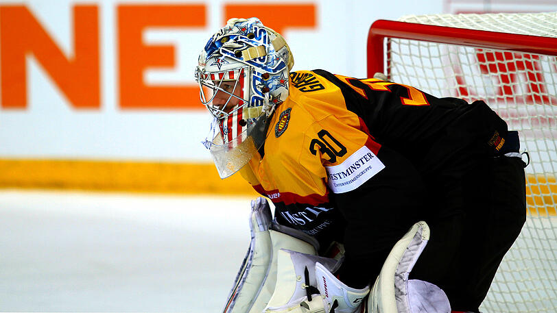 Eishockey-Bundestrainer Marco Sturm wird gegen die Letten erstmals auf NHL-Torhüter Philipp Grubauer setzen.
