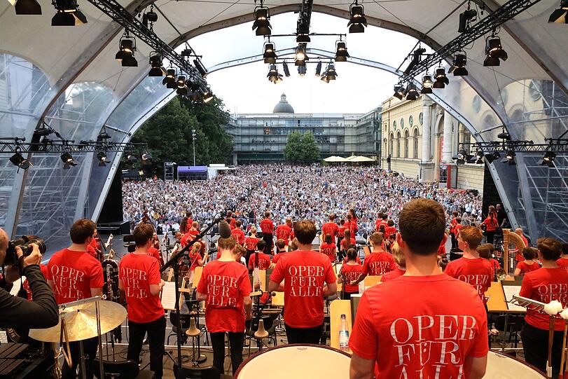 Das Festspielkonzert von "Oper für alle" auf dem Marstallplatz.