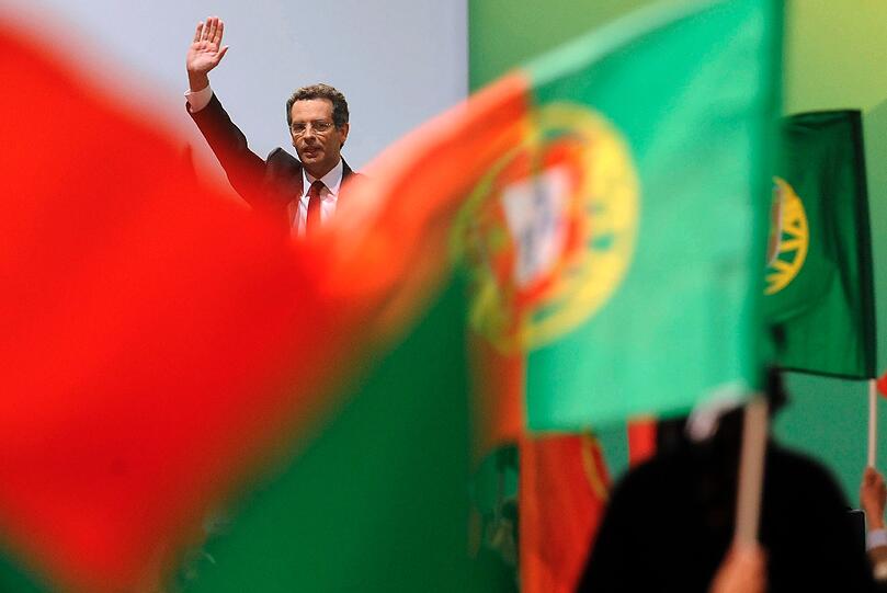 Antwort: Portugal (im Bild: Sozialistenführer Antonio Jose Seguro mit portugisischer Fahne)