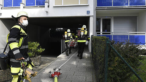 Bilder vom Feuerwehreinsatz in der Pfälzer-Wald-Straße.