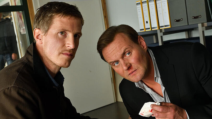 "Schwartz & Schwartz": Mads Schwartz (Golo Euler) und sein Bruder Andi Schwartz (Devid Striesow) treffen bei ihren privaten Ermittlungen auf eine kriminelle Bande.