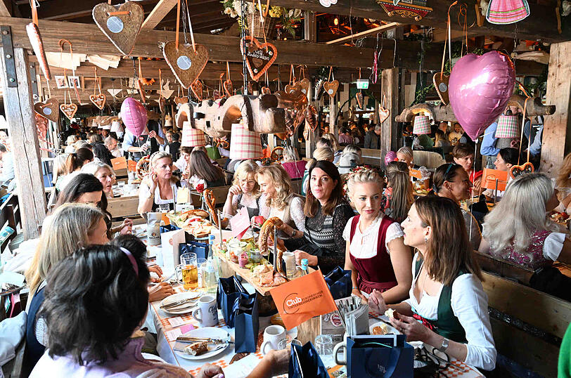 In der "Käfer-Wiesn-Schänke" tauschten sich etliche Unternehmerinnen bei einem Ladies-only-Lunch aus.