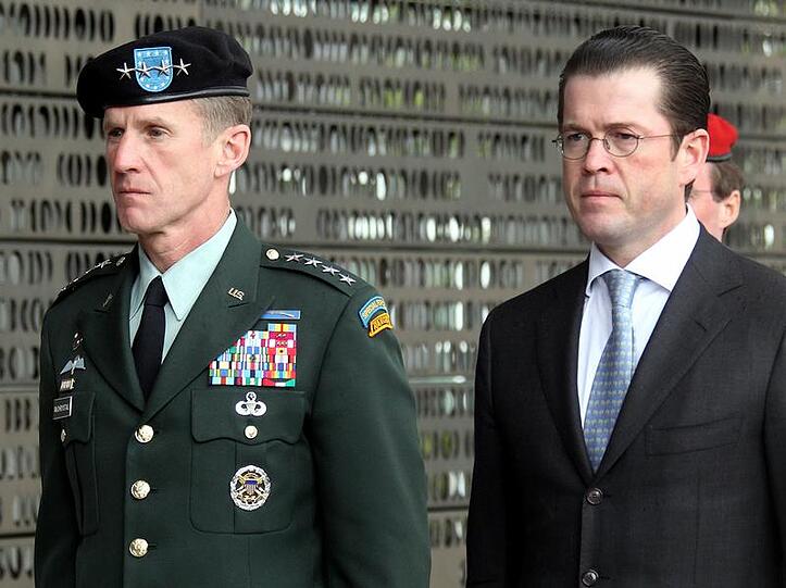 US-Kommandeur Stanley McChrystal zu Gast bei Verteidigungsminister Karl-Theodor zu Guttenberg
